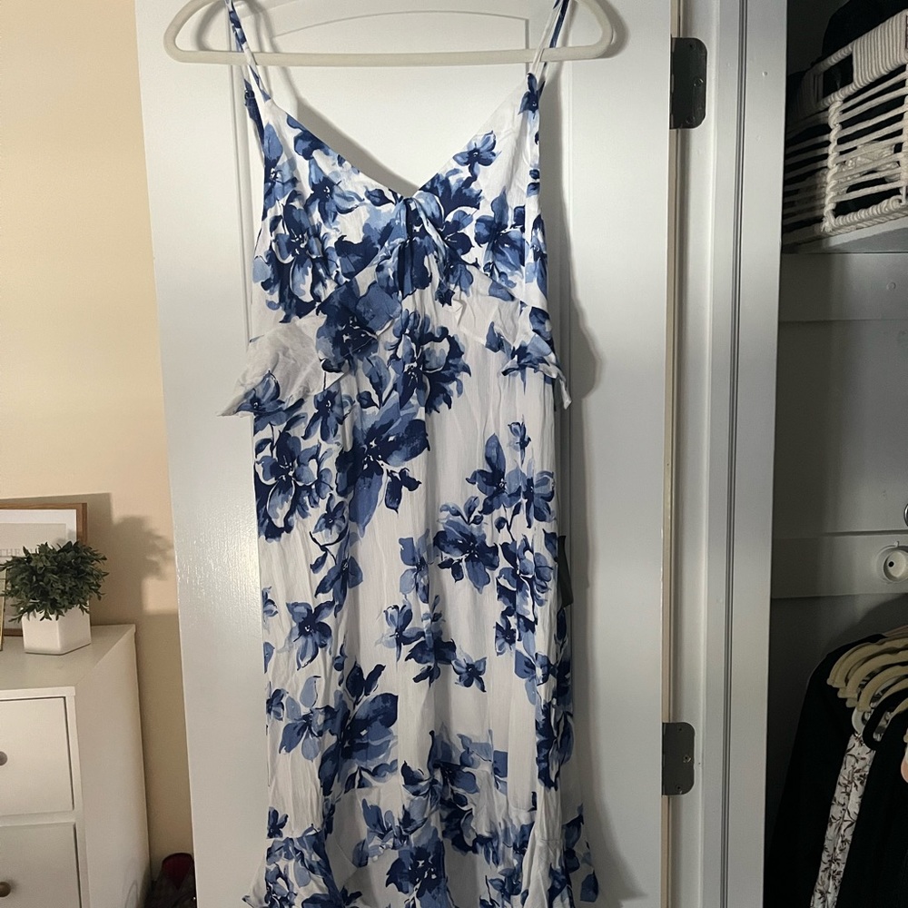 New with tags midi lulus  dress